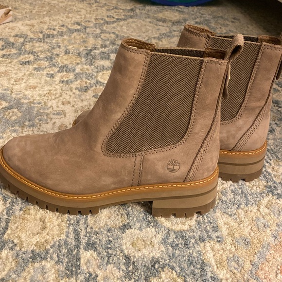Timberland Women's Courmayeur Valley Chelsea Boots - Picture 6 of 8
